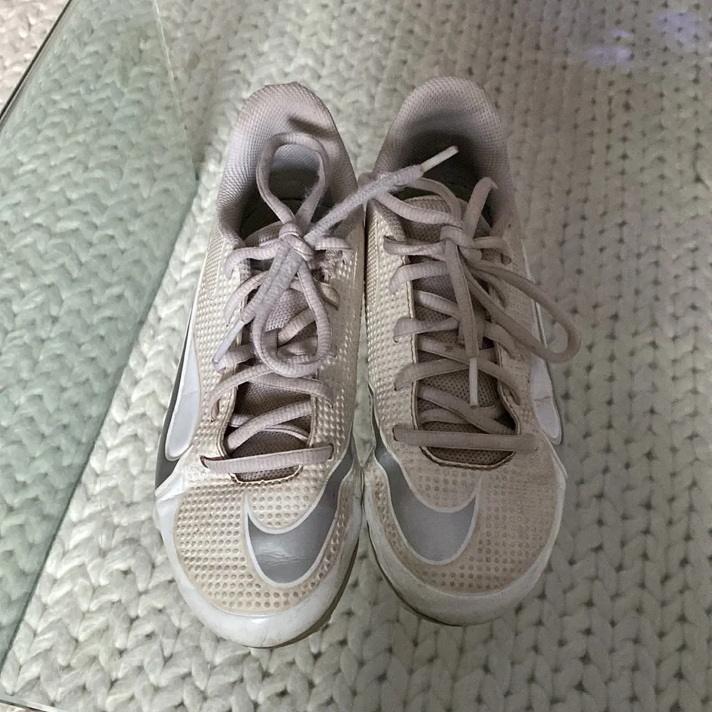 Nike Huarache boys lacrosse cleats size 4.5 white and grey - Picture 3 of 5